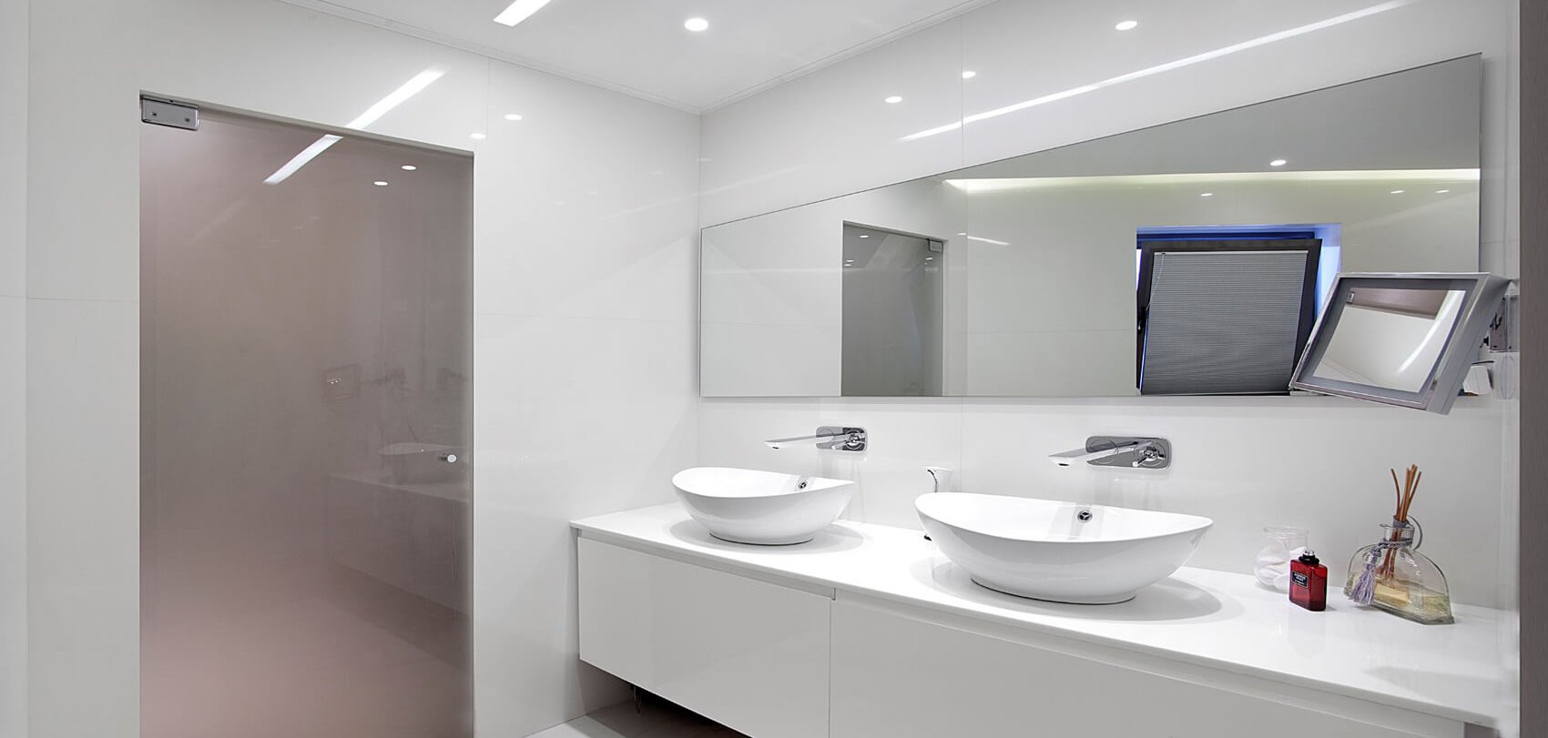 עיצוב חדר אורחים יוקרתי בפתח תקווה