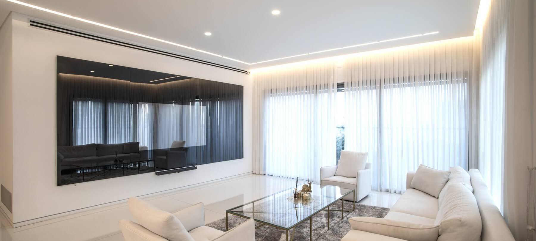 עיצוב סלון מודרני בפנטהאוז בפתח תקווה