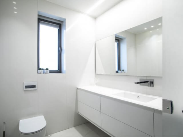 עיצוב חדרי אמבטיה בדירת יוקרה